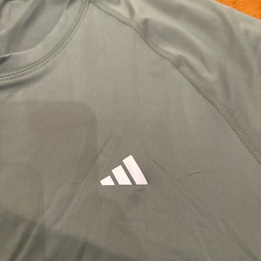 NWT ADIDAS MENS XL Silver Green MENS SHORT SLEEVE SUN SHIRT